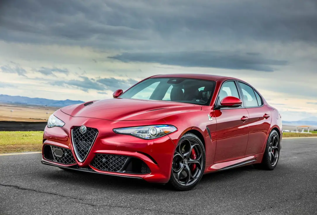 Imagen alfa romeo rojo