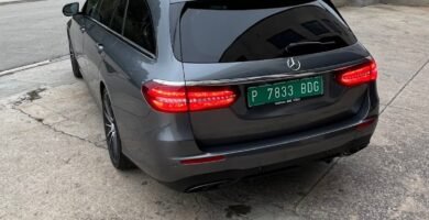 mercedes gris vista trasera