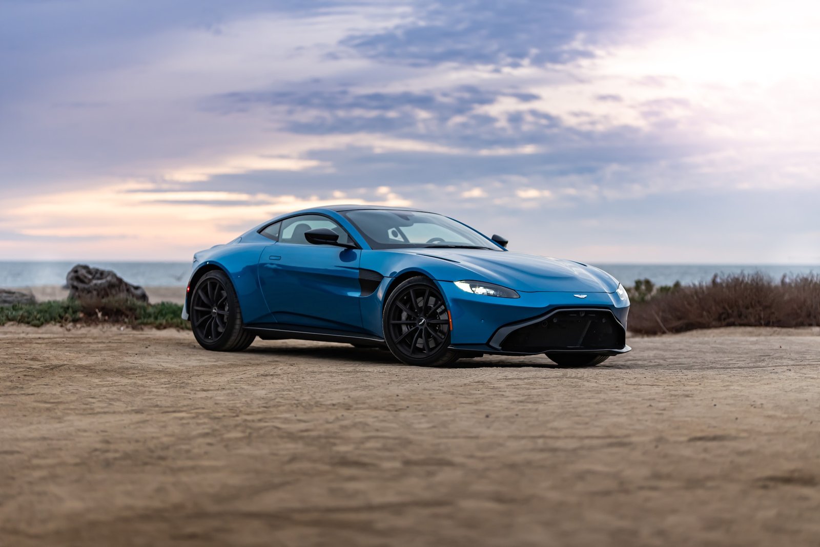 Aston Martin azul